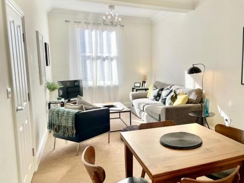 Luxury Apartment 6 Bluebridge with free allocated parking Image 3