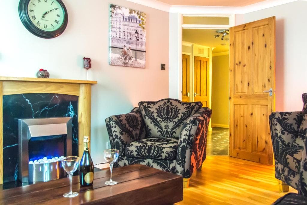 Hullidays - 'Old School Penthouse' Trinity Square Image 9