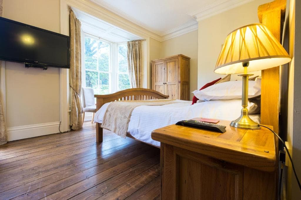 Broomfield House Image 1