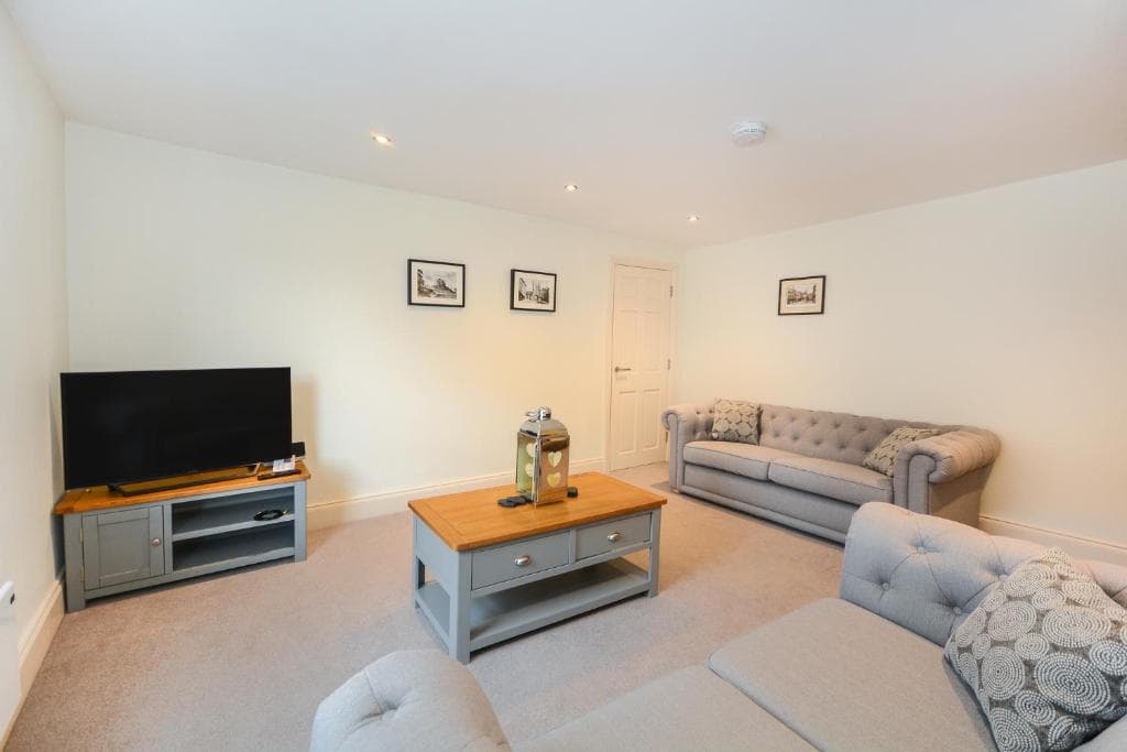 Minster's Keep- Stylish Apartment Near York Minster Image 1