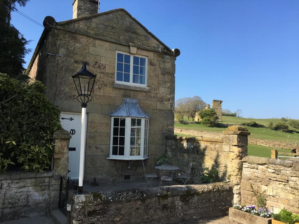 Yew Tree Cottage Image 1