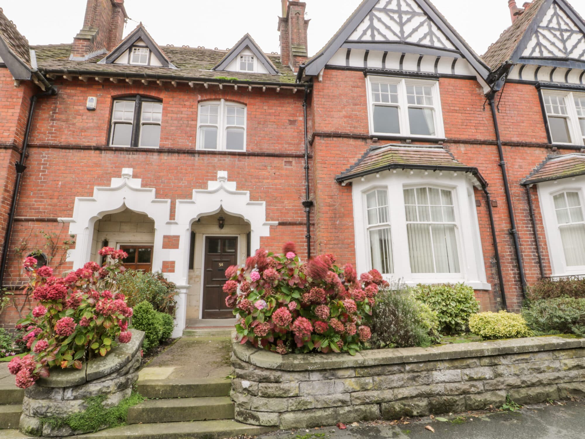 Spa Side Apartment Image 5