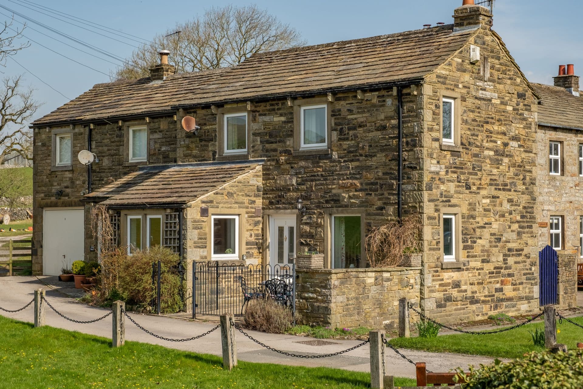 1 Riverside Cottages Image 4