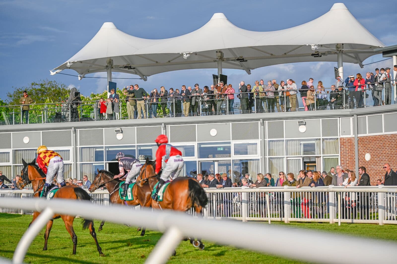Easter Horse Racing Events In Yorkshire 2025