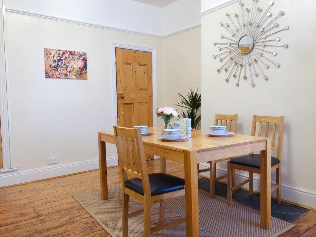 Accommodation at Lovely 3 beds house 6 guests King beds in sheffield