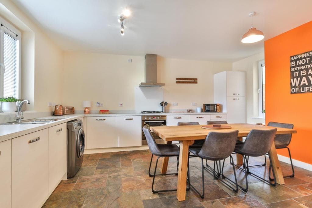 Accommodation at Exclusive - Stunning City Centre House! Parking in sheffield