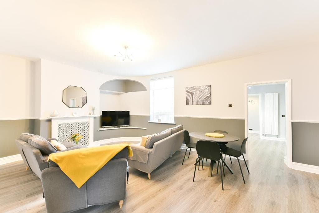 Accommodation at 4 Bedroom, 2 bathroom house - Free Parking in pontefract