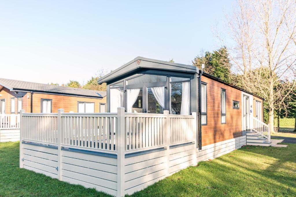 Accommodation at Ebor Lodge With Hot Tub in pocklington