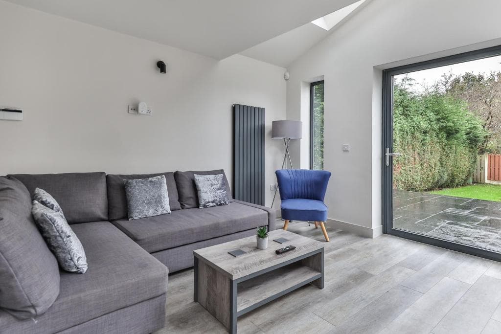 Accommodation at Large, Modern Apartment with En-suites, Wifi, Parking in sheffield