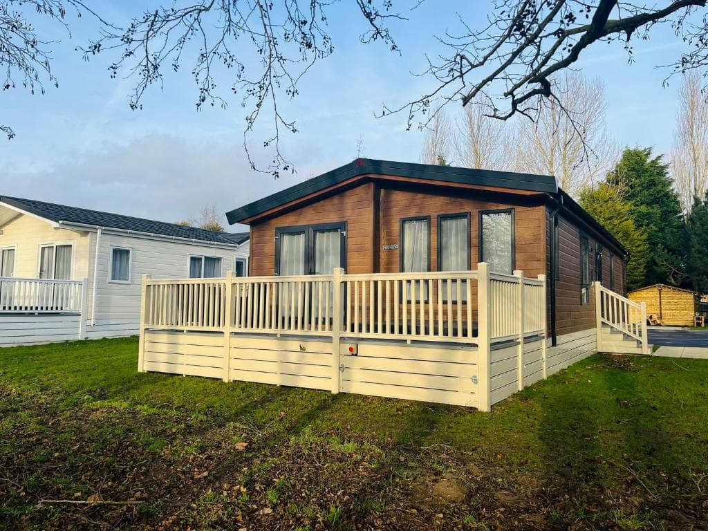 Accommodation at Cherry Lodge with Hot Tub in allerthorpe