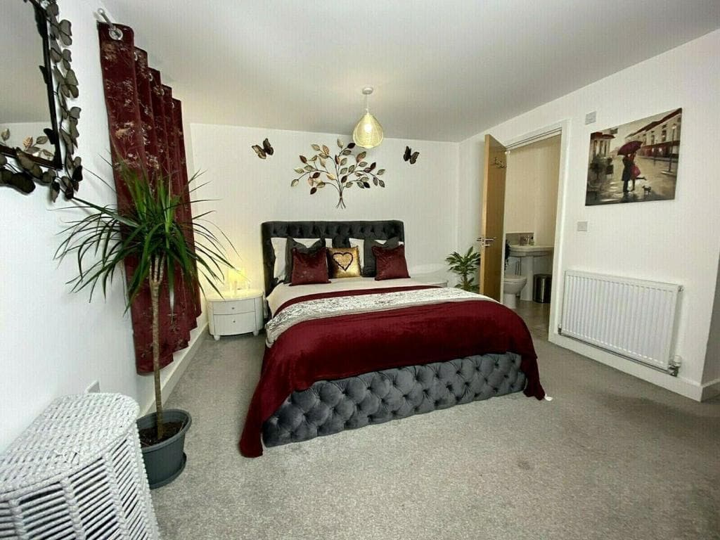 Accommodation at βIgloo MagnoliaView Luxe Townhouse + Free Parkingβ in leeds