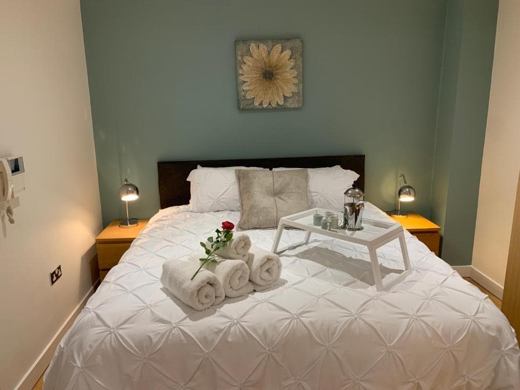 Accommodation at Modern, City Centre, Studio Apartment with FREE WIFI, GYM ACCESS, NETFLIX - West One in sheffield