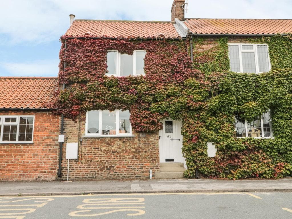 Accommodation at Old Manor Cottage, Driffield in brandesburton