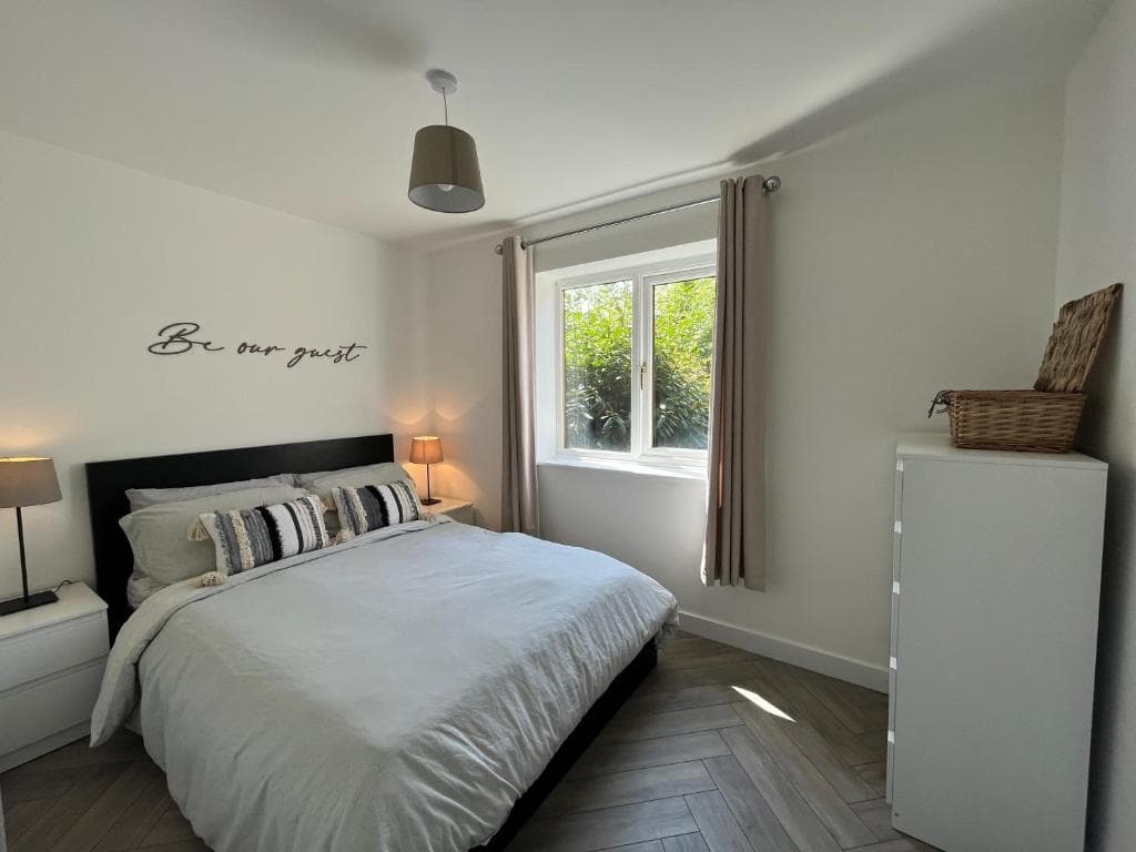 Accommodation at Contemporary 1 Bedroom Apartment in normanton