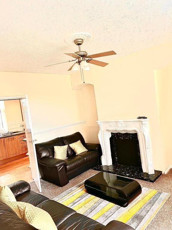 Accommodation at Pollard Crescent - Very Spacious 3 bed in longley