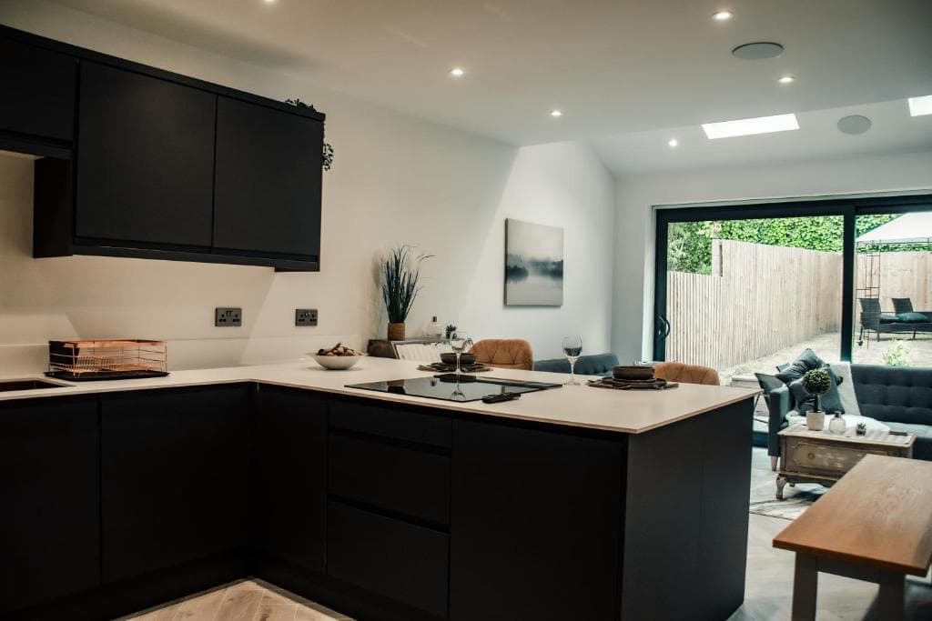 Accommodation at Bv Luxury 3 Bedroom Townhouse At Bed Cliff Oaks in leeds