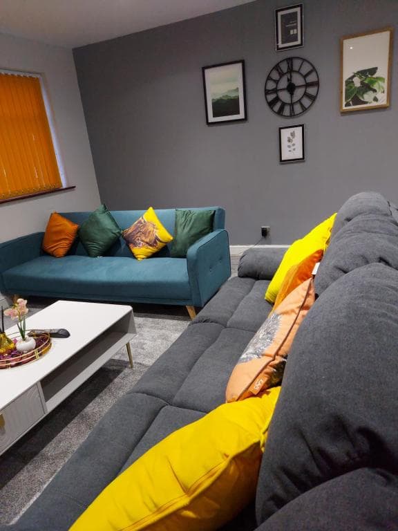Accommodation at HILLTOP PLACE Suites Near Doncaster RaceCourse in tollesby