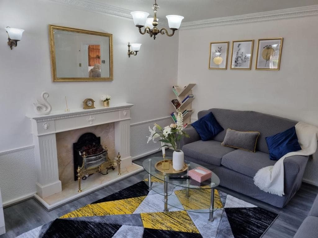 Accommodation at Centrally Located w/ Free Parking & Smart TV in leeds