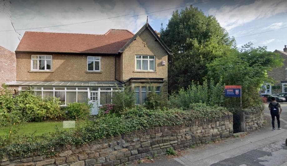Accommodation at 5-Bedroom Villa Near Barnsley Park in barnsley