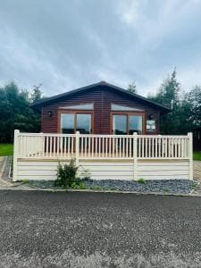 Accommodation at Hunters Lodge With Hot Tub in malton
