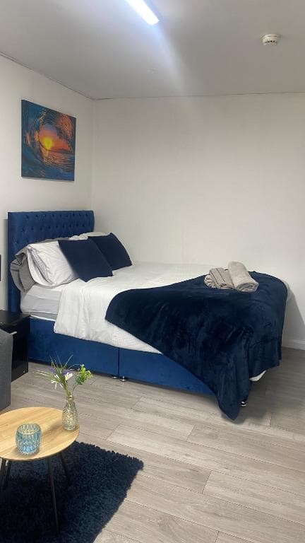 Accommodation at BV Royal Comfy Studio Seven Suite Queensgate Huddersfield in huddersfield