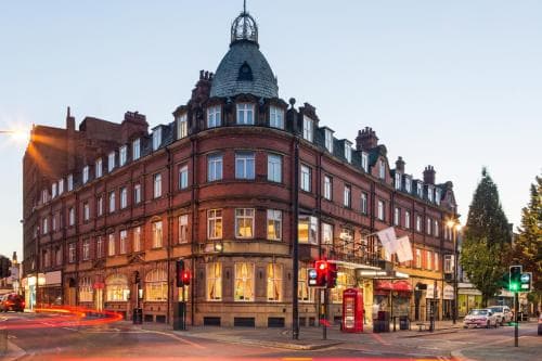 Accommodation at Mercure Doncaster Centre Danum Hotel in doncaster