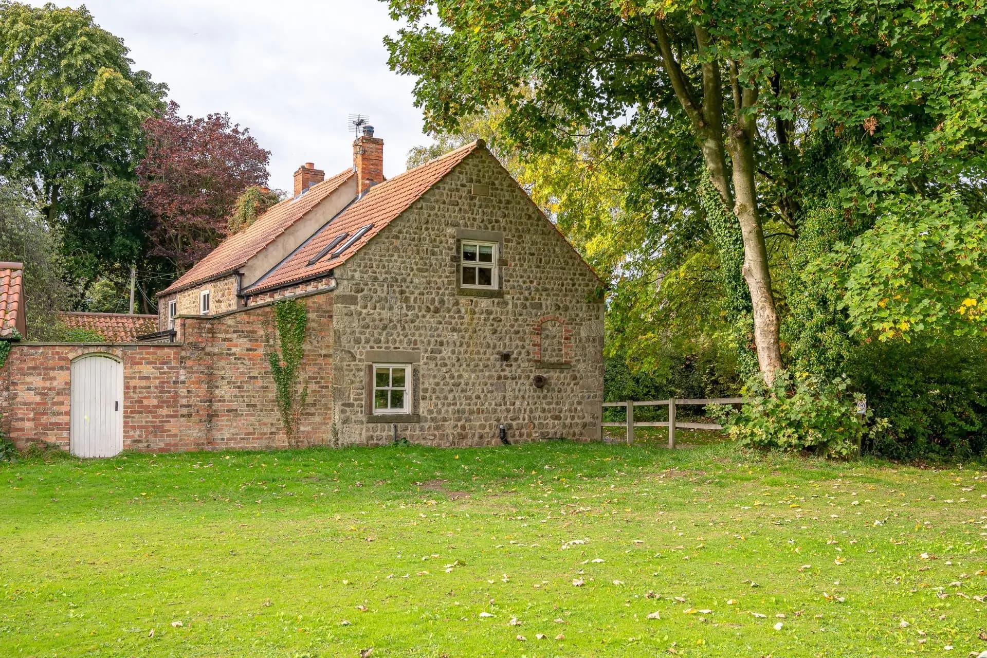 Accommodation at Waterside Cottage in markington
