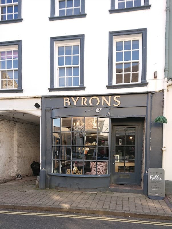 Byrons Hairdressers - Hair Salons in barbon