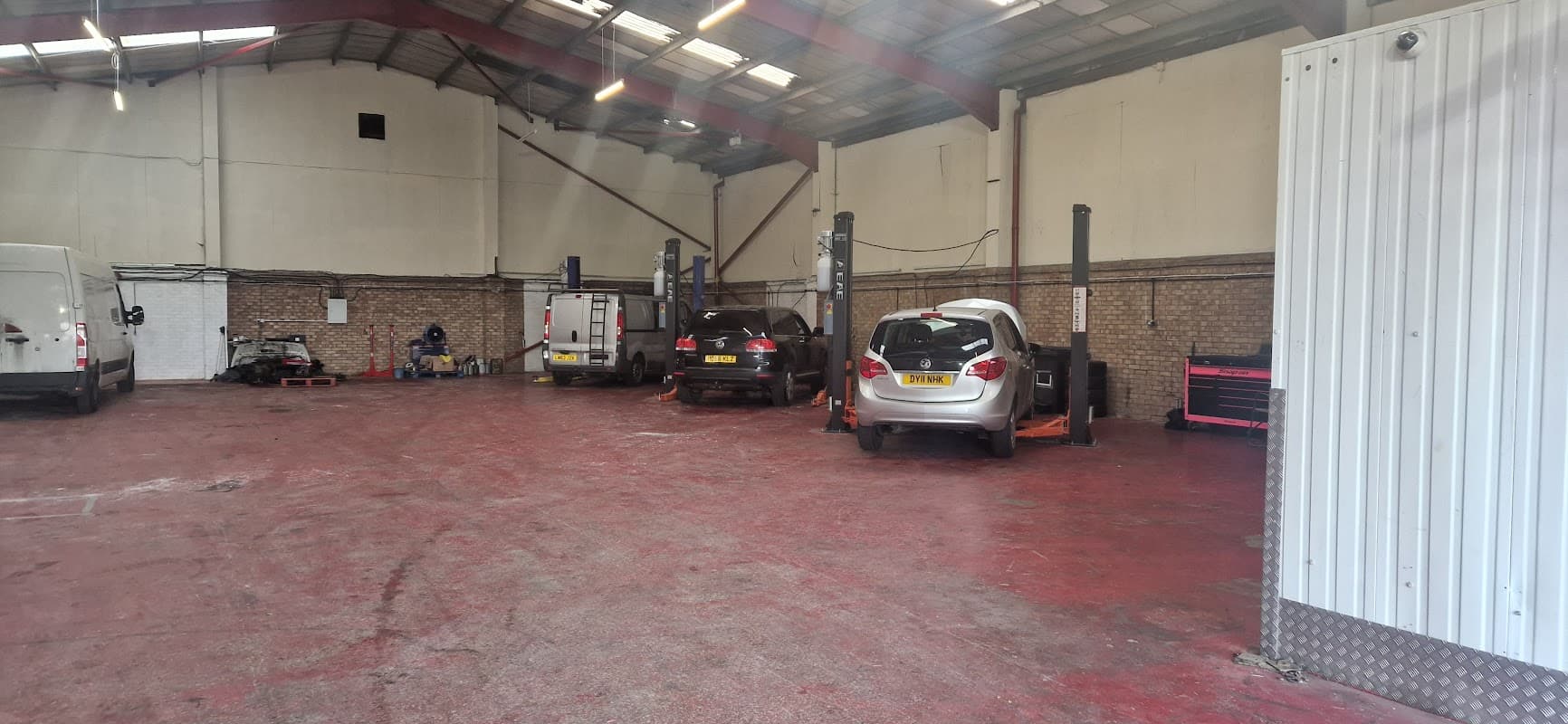 Red Smoke Automotive MOT Centre - Garages in carbrook