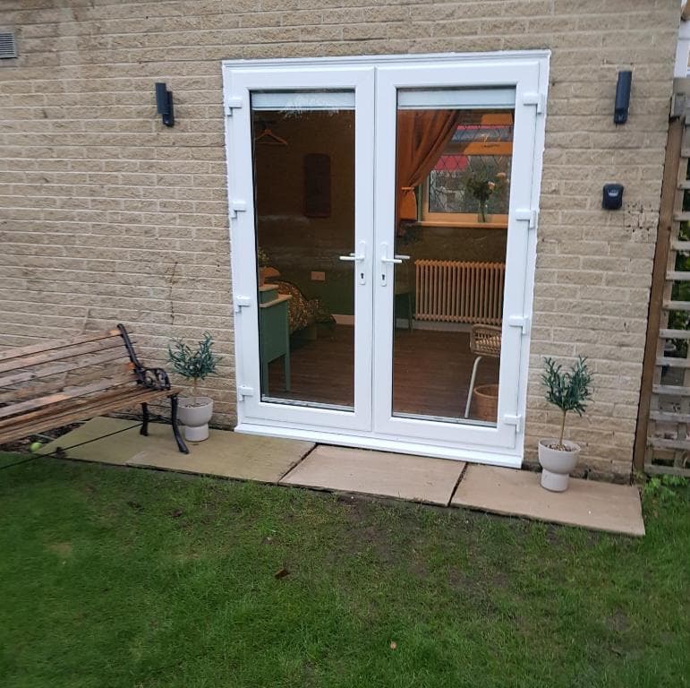 Accommodation at Farsley Guest Room - double bedroom with ensuite in farsley