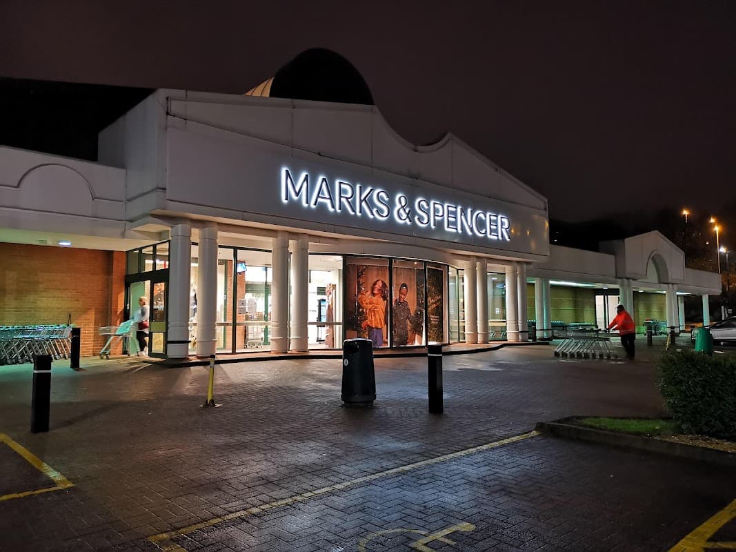 Owlcotes Shopping Centre - Shopping Centres in farsley