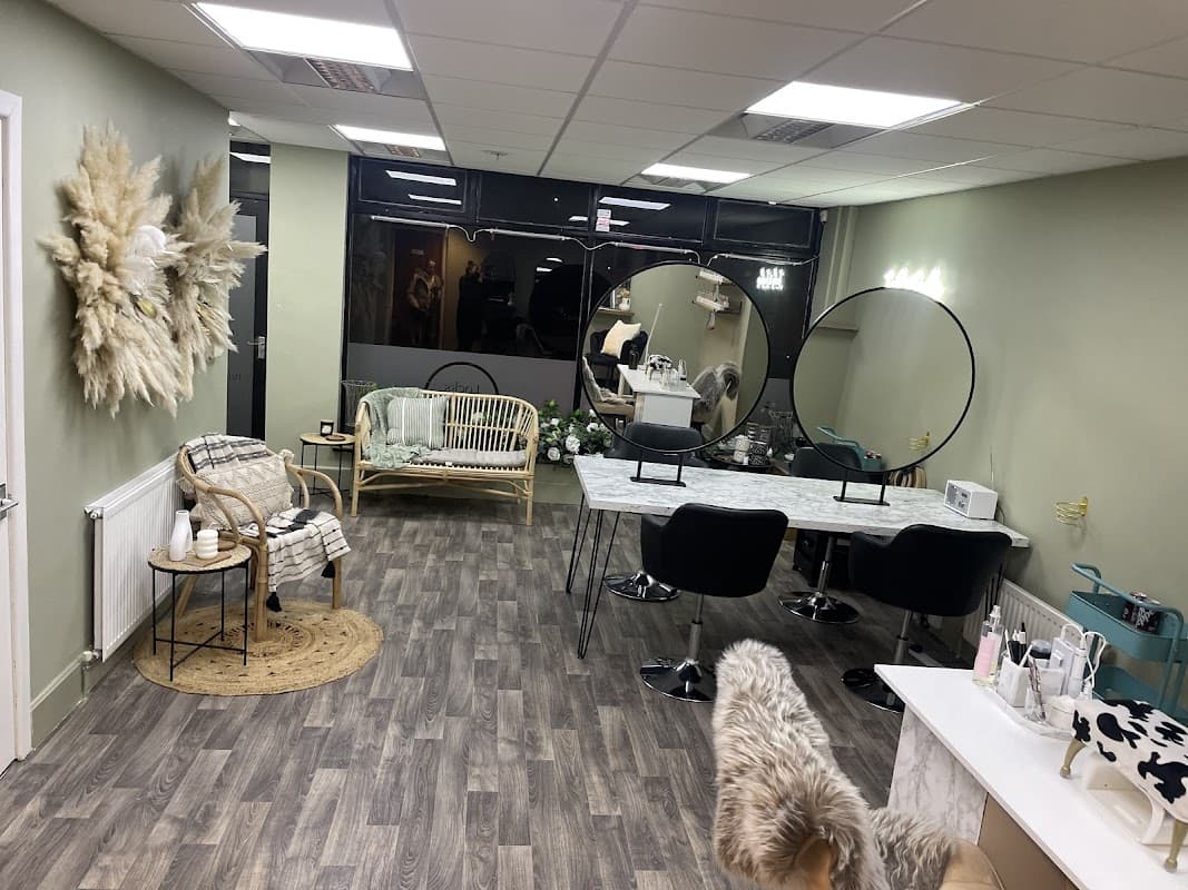 Locks & Lashes By Lana - Beauty Salons in featherstone