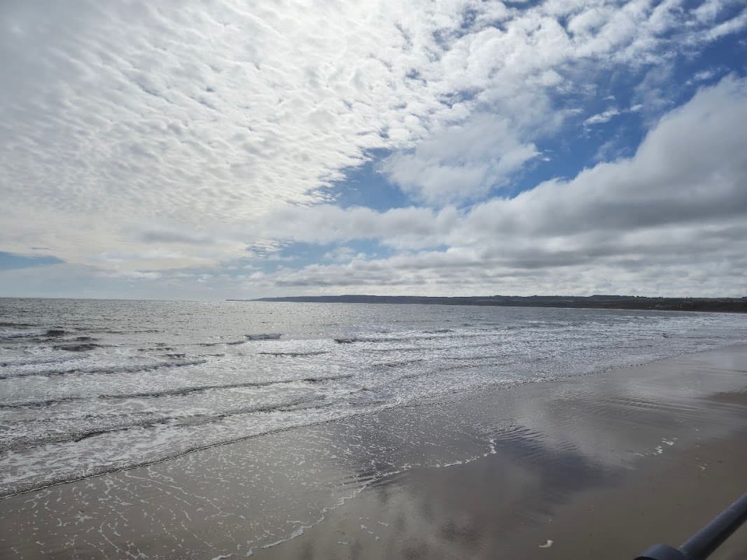 Filey Beach - Attraction in filey