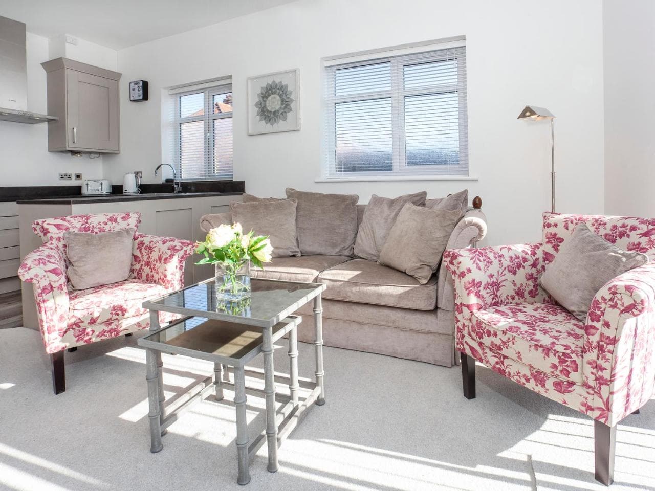 White House Apartments-Free parking 1 car per apartment, Huntington, Yorkshire