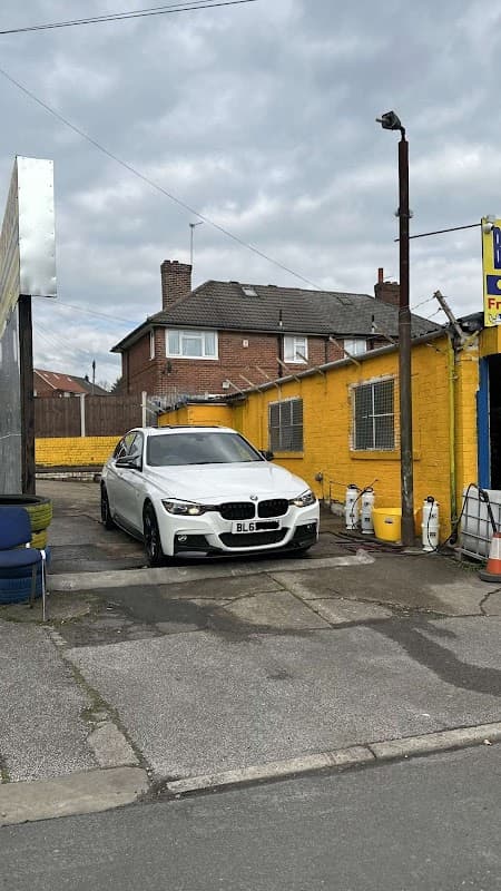 Hand car wash & polishing Leeds - Car Washes in leeds