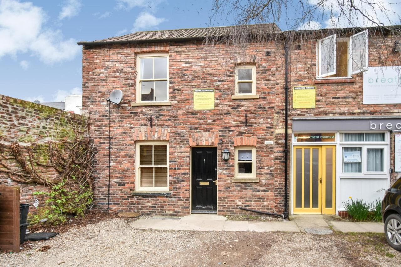 Accommodation at Millers Cottage with Free Allocated Parking in york