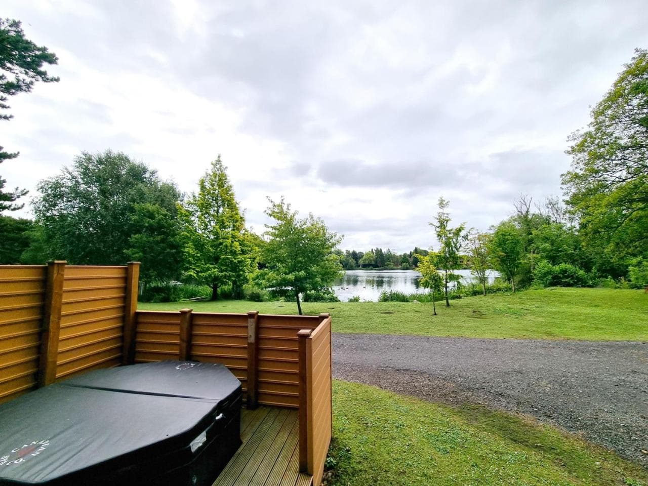 Oak Lodge 10 Hot Tub - Lodge in york