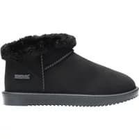 Black Regatta Risley Borg women's boots with faux fur lining and slip-on design.