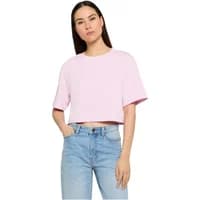 Light pink women's crop T-shirt by Urban Classics, short sleeves, round neck, worn by model with blue jeans.