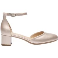 Beige women's leather heels with ankle strap and block heel by Ryłko Sybilla.