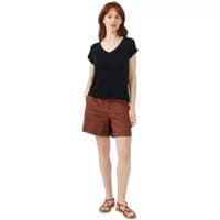 Black Artlove Lison women's T-shirt with short sleeves and V-neck, paired with brown shorts.
