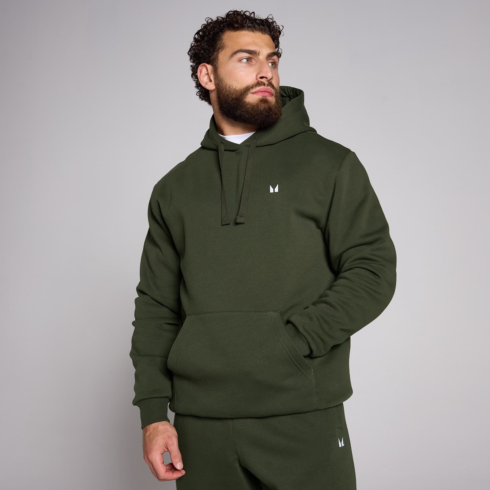 Waldgrün hoodie from MyProtein, featuring a front pocket, adjustable drawstring hood, and a subtle logo on the chest, made from soft, comfortable material.