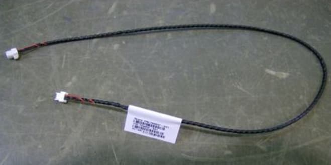 Black internal power cable measuring 0.4 meters, featuring two white connectors at each end, with a label attached displaying product information.