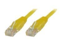 Yellow 20-meter Cat5e U/UTP networking cable with clear plastic connectors at both ends, designed for reliable data transmission.