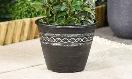 Grey wavy design planter, 27.5 cm in diameter, featuring a textured finish and decorative band, ideal for displaying plants in a garden or indoor setting.