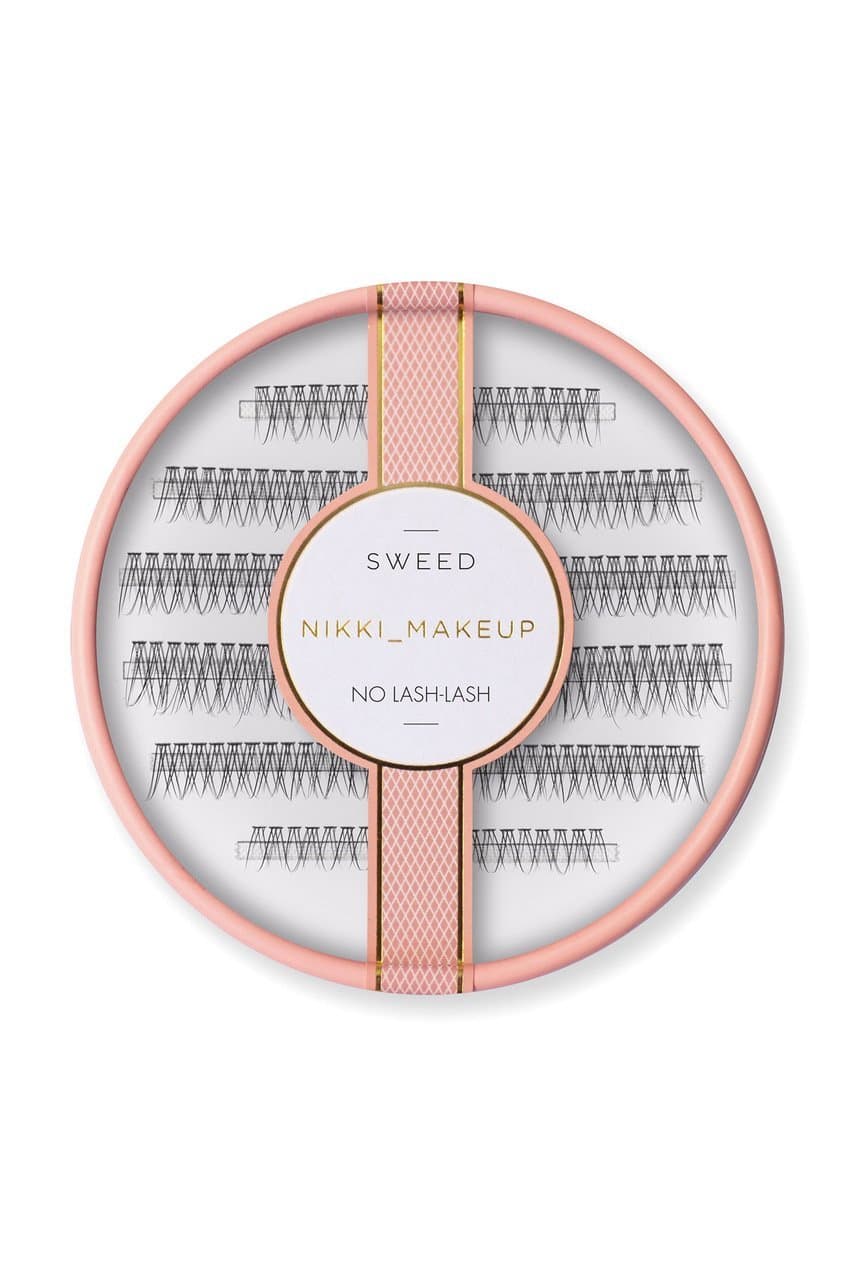 Black, natural-looking false eyelashes in a circular pink and white packaging, featuring "SWEED No Lash-Lash" and "NIKKI_MAKEUP" branding prominently displayed.