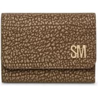 Brown textured Steve Madden Bsundust women's handbag with gold "SM" initials.