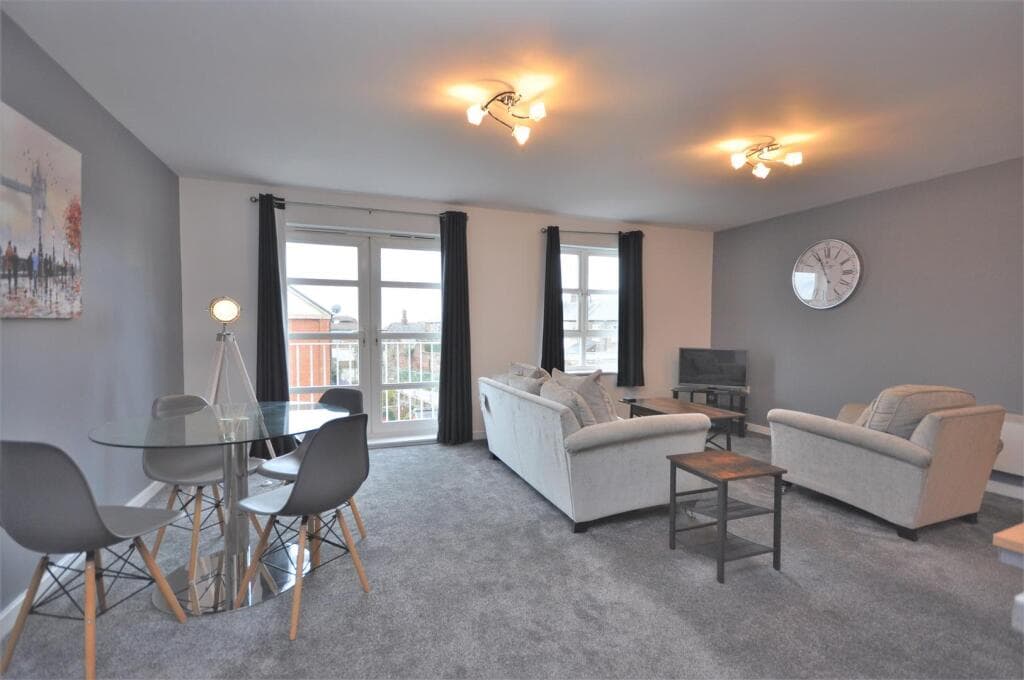 2 Bedroom Apartment For Rent In Martins Court, York, Yo26 in york