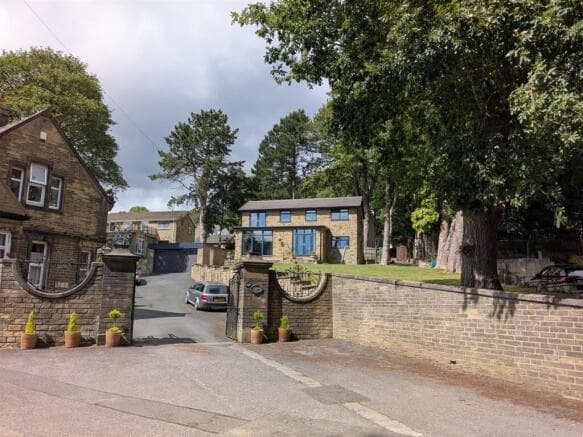4 bed Detached to rent in bradford