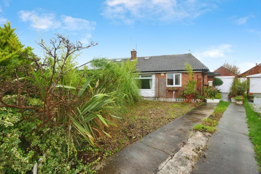 3 Bedroom Semi-Detached House For Sale In Fern Close, York, Yo32 in york